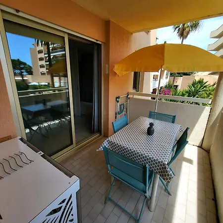 Beau T2 A Golfe-juan Vue Piscines Parc Tropical Du Golf Proches Plages Vallauris